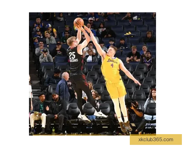 南湾湖人大胜毒蛇进西决 克内克特24分13篮板领衔胜利